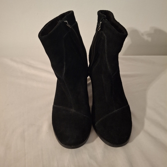 Toms Black Women's Suede Stacked Heeled Boots Minimalist Design - Picture 2 of 8